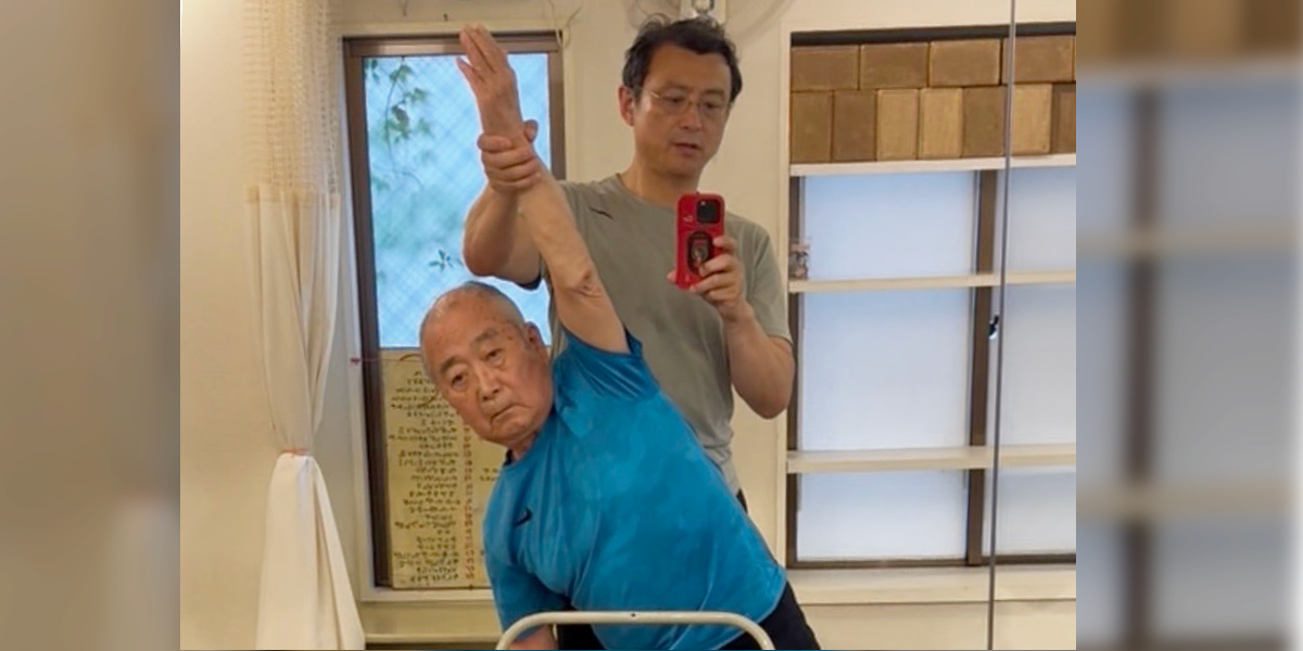 ヨガ指導風景01